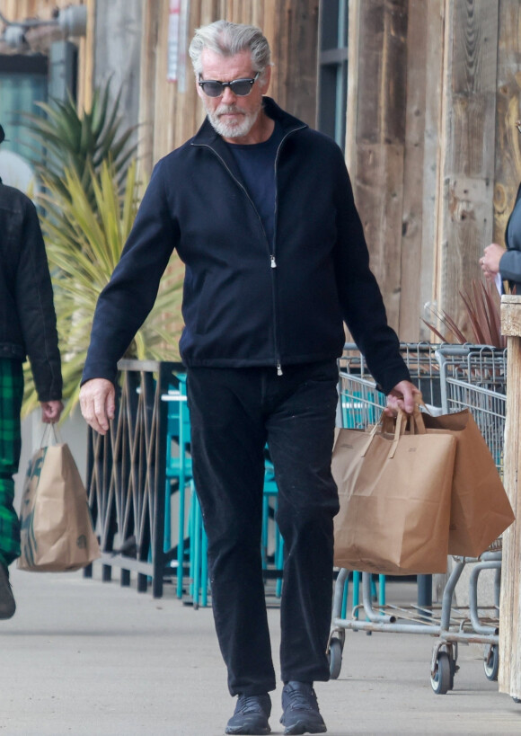 Exclusif - Pierce Brosnan est allé faire des courses à Los Angeles, le 30 janvier 2023. 