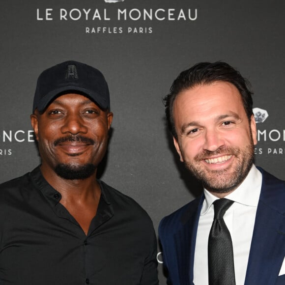 Exclusif - Harry Roselmack et Nicolas De Gols (manageur général du Royal Monceau, Raffles-Paris) - Le tout Paris s'est réuni au II Carparccio pour fêter le premier anniversaire du restaurant nouvellement étoilé de l'hôtel Le Royal Monceau Raffles Paris le 19 septembre 2022. © Rachid Bellak/Bestimage 