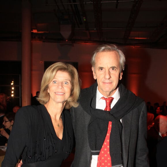 Bernard de La Villardière et sa femme Anne - 28ème Gala de l'Espoir au profit de la Ligue contre le cancer au théâtre des Champs-Elysées à Paris le 29 Novembre 2022. © Philippe Baldini/ Bestimage 