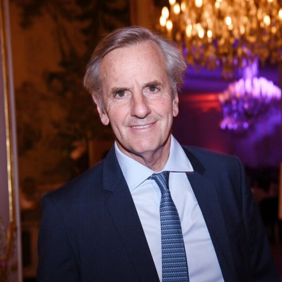 Exclusif - Bernard de la Villardière - Soirée de gala des 50 ans de la Fondation Claude Pompidou à l'Hôtel Marcel Dassault à Paris le 12 avril 2022. C'est à l'Hôtel Marcel Dassault, au rond-point des Champs Elysées, que s'est tenue le mardi 12 avril, la soirée de gala des 50 ans de la Fondation Claude Pompidou. Cette Fondation créée par l'épouse du Président Georges Pompidou, est la seule fondation de femmes de Présidents toujours en activité. Grâce à ses centres répartis en France, et ses équipes de bénévoles, elle vient en aide aux enfants handicapés, aux malades d'Alzheimer, aux personnes atteintes d'autisme et aux personnes vulnérables. La soirée de gala, présentée par le journaliste Frédéric.Taddéi, est organisée et financée par Monique Pozzo di Borgo, Natacha.Dassault et Marie-Héléne Habert-Dassault. Elle a réunit des personnalités de tous horizons autour d'une vente aux enchères au profit de la Fondation, orchestrée par le commissaire-priseur d'Artcurial, Arnaud Oliveux, en présence d'Alain Pompidou Président de la Fondation et son épouse Nicole, de Laurent.Dassault, Victor.Habert- Dassault, David de.Rothschild et de Richard.Hutin, directeur général de la Fondation Claude Pompidou. Rachid Bellak / LMS / Bestimage