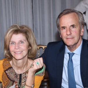 Exclusif - Bernard de la Villardière et sa femme Anne - Soirée de gala des 50 ans de la Fondation Claude Pompidou à l'Hôtel Marcel Dassault à Paris le 12 avril 2022. C'est à l'Hôtel Marcel Dassault, au rond-point des Champs Elysées, que s'est tenue le mardi 12 avril, la soirée de gala des 50 ans de la Fondation Claude Pompidou. Cette Fondation créée par l'épouse du Président Georges Pompidou, est la seule fondation de femmes de Présidents toujours en activité. Grâce à ses centres répartis en France, et ses équipes de bénévoles, elle vient en aide aux enfants handicapés, aux malades d'Alzheimer, aux personnes atteintes d'autisme et aux personnes vulnérables. La soirée de gala, présentée par le journaliste Frédéric.Taddéi, est organisée et financée par Monique Pozzo di Borgo, Natacha.Dassault et Marie-Héléne Habert-Dassault. Elle a réunit des personnalités de tous horizons autour d'une vente aux enchères au profit de la Fondation, orchestrée par le commissaire-priseur d'Artcurial, Arnaud Oliveux, en présence d'Alain Pompidou Président de la Fondation et son épouse Nicole, de Laurent.Dassault, Victor.Habert- Dassault, David de.Rothschild et de Richard.Hutin, directeur général de la Fondation Claude Pompidou. Rachid Bellak / LMS / Bestimage