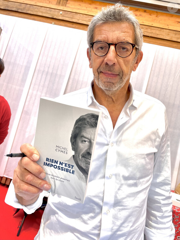 Michel Cymes lors de la 40ème Foire du Livre de Brive à Brive-la-Gaillarde, France, le 5 novembre 2022. © Fabien Faure/Bestimage