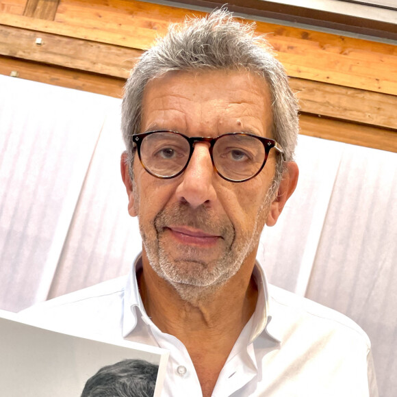Michel Cymes lors de la 40ème Foire du Livre de Brive à Brive-la-Gaillarde, France, le 5 novembre 2022. © Fabien Faure/Bestimage