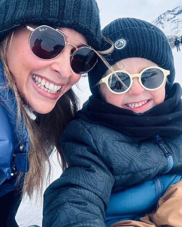 Ensemble, ils ont eu Joseph
Ophélie Meunier au ski avec son fils Joseph, février 2023