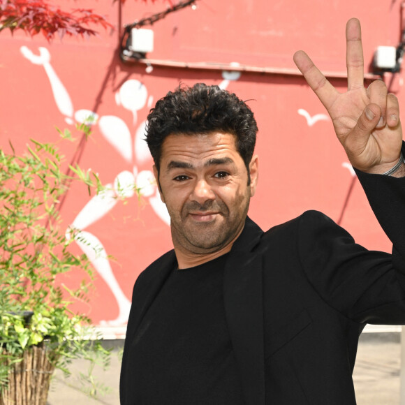En ce jour particulier du 23 mars 2023, l'humoriste a posté un cliché de toute sa famille réunie 
Exclusif - Jamel Debbouze - Remise du prix Adami de l'artiste citoyen à Jamel Debbouze au Bar à Bulles à Paris, France, le 9 mai 2022. © Coadic Guirec/Bestimage 