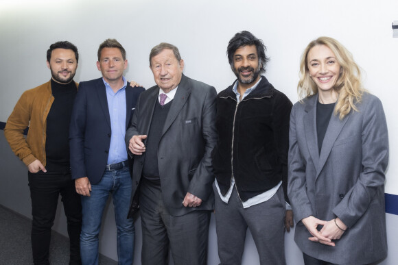 Exclusif - Karim Bennani, Daniel Riolo, Guy Roux, Vikash Dhorasoo, Laurie Delhostal - Backstage de l'émission OEED (On Est En Direct) présentée par L.Salamé et L.Ruquier - Paris le 23/04/2022 - © Jack Tribeca / Bestimage