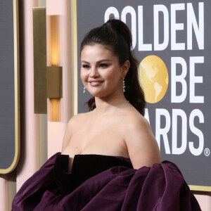 Quelques semaines avant, la chanteuse de 30 ans avait été aperçue au bras du chanteur de The Chainsmokers, Andrew Taggart. 
Selena Gomez au photocall de la 80ème cérémonie des Golden Globe, au "Beverly Hilton" à Los Angeles, le 10 janvier 2023. 