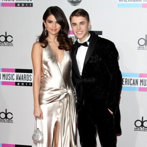 Justin bieber et Selena Gomez au American music awards au Nokia theatre à Los Angeles le 20 novembre 2011.