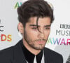 L'heureux élu n'est tout autre que l'ancien membre des One Direction, Zayn Malik.
Zayn Malik (du groupe One Direction) à la soirée des "BBC Music Awards" à Londres, le 11 décembre 2014. 