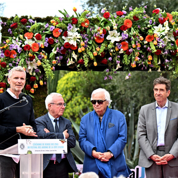 Exclusif - Denis Brogniart, le parrain de l'événement, Jean Leonetti, le maire d'Antibes, Jean Mus, Charles Ange Ginésy, le président du Conseil Départemental des Alpes-Maritimes, et Eric Pauget, le député des Alpes-Martimes, durant la remise des prix de la 4ème édition du Festival des Jardins de la Côte d’Azur, dans les jardins de la villa Eilenroc, à Antibes Juan les Pins, le 26 mars 2023. © Bruno Bebert / Bestimage