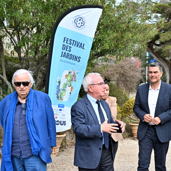 Exclusif - Jean Mus, Jean Leonetti, le maire d'Antibes, Eric Pauget, le député des Alpes-Martimes, Denis Brogniart, le parrain de l'événement, et Charles Ange Ginésy, le président du Conseil Départemental des Alpes-Maritimes, durant la remise des prix de la 4ème édition du Festival des Jardins de la Côte d’Azur, dans les jardins de la villa Eilenroc, à Antibes Juan les Pins, le 26 mars 2023. © Bruno Bebert / Bestimage