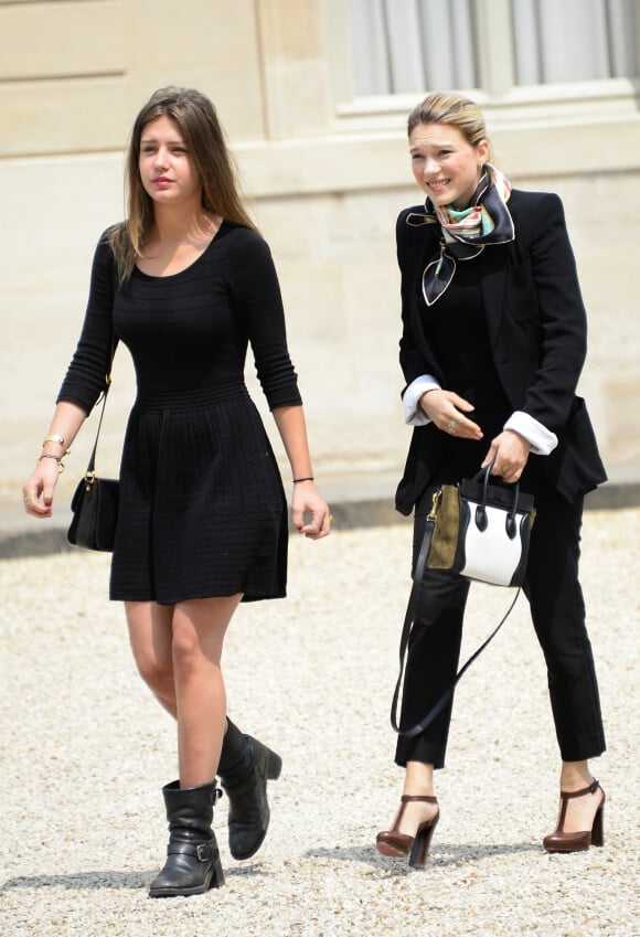 Lorsqu'elle est devant la caméra, impossible de regarder ailleurs, la comédienne de 29 ans est envoûtante et captivante.
Adele Exarchopoulos et Lea Seydoux - Dejeuner avec l'equipe du film "La vie d'Adele", palme d'Or 2013 du festival de Cannes, au palais de l'Elysee a Paris. Le 26 juin 2013 