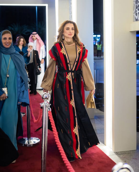 Rania de Jordanie a assisté à l'inauguration de la 22ème Foire "Bisat Al Reeh" à Djeddah en Arabie Saoudite
La reine Rania de Jordanie assiste à l'inauguration de la 22ème Foire "Bisat Al Reeh" à Djeddah en Arabie Saoudite.