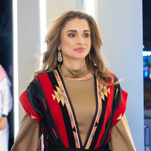 Rania de Jordanie a assisté à l'inauguration de la 22ème Foire "Bisat Al Reeh" à Djeddah en Arabie Saoudite
La reine Rania de Jordanie assiste à l'inauguration de la 22ème Foire "Bisat Al Reeh" à Djeddah en Arabie Saoudite.