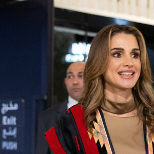 Une visite d'autant plus importante pour Rania de Jordanie en plein mois du Ramadan
La reine Rania de Jordanie assiste à l'inauguration de la 22ème Foire "Bisat Al Reeh" à Djeddah en Arabie Saoudite le 27 mars 2023. 