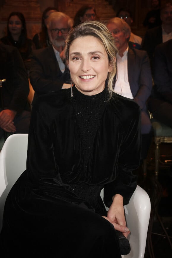 Exclusif - Julie Gayet - Backstage de l'enregistrement de l'émission "Le Grand Echiquier, le printemps à Versailles", présentée par C.Chazal et diffusée le 31 mars sur France 2 © Jack Tribeca / Bestimage