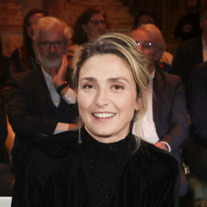 Julie Gayet brillera notamment d'élégance dans un total look noir.
Exclusif - Julie Gayet - Backstage de l'enregistrement de l'émission "Le Grand Echiquier, le printemps à Versailles", présentée par C.Chazal et diffusée le 31 mars sur France 3 © Jack Tribeca / Bestimage