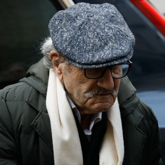 Et c'est un Gérard Hernandez (90 ans) très affecté et l'air abattu qui s'est présenté à la cérémonie funéraire
Gérard Hernandez - Obsèques de Marion Game en l'église Saint Roch à Paris le 31 mars 2023. © Christophe Clovis / Bestimage