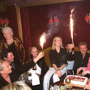 "VERONIQUE" "LUANA BELMONDO" "PAUL BELMONDO" "JOHNNY HALLYDAY" 25EME ANNIVERSAIRE DE "LAETICIA HALLYDAY" AU VIP ROOM GATEAU "JEAN ROCH" EXCLUSIF AMIS "PLAN LARGE" "LINE RENAUD" 