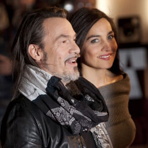 Il a traversé l'une des épreuves les plus difficiles de sa vie.
Florent Pagny, sa femme Azucena - 15e édition des NRJ Music Awards à Cannes.