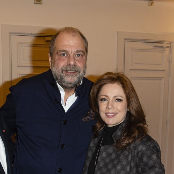 Pourtant, la chanteuse avoue qu'elle n'est pas si sûre d'elle que ça.
Exclusif - Eric Dupond-Moretti et sa compagne Isabelle Boulay au théâtre de la Madeleine à Paris. © Pierre Perusseau/Bestimage