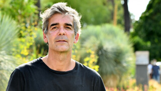 Xavier de Moulins en couple avec une journaliste : ses confidences sur leur mariage inattendu et mouvementé !