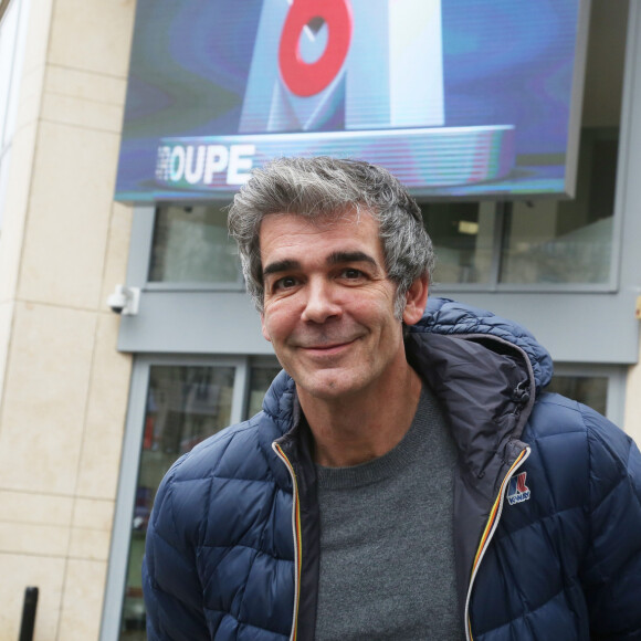 En effet, l'homme de télé a eu deux filles avec elle – Tosca (17 ans) et Bianca (13 ans). Il est également le papa de Gaïa-Lou (21 ans), née de son mariage précédent.
Exclusif - Xavier de Moulins à la sortie des studios RTL à Paris. Le 3 février 2020 © Panoramic / Bestimage