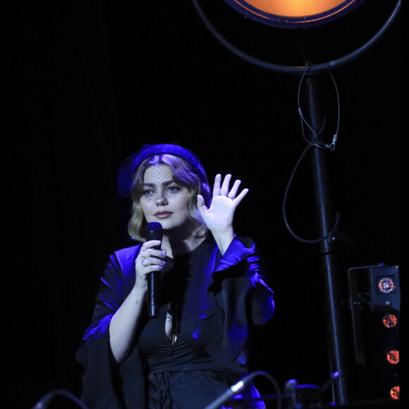 Louane à la 9ème édition de "La nuit de la déprime" aux Folies Bergère à Paris le 30 janvier 2023.
