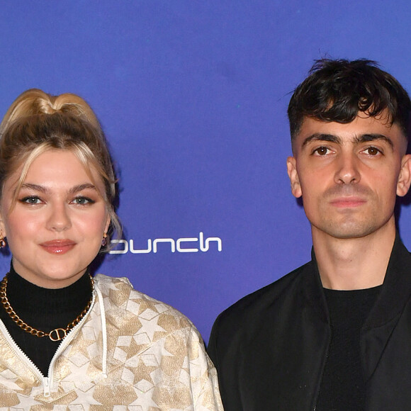 Avec plus de 1,1 million d'abonnés Louane a rassemblé plus de 11 000 likes sous sa dernière publication en quelques heures. 
Louane et son compagnon Florian Rossi à l'Avant Première de " Belle " film animé japonais au Grand Rex à Paris le 6 décembre 2021 . © Veeren / Bestimage 