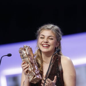 Louane Emera (césar du meilleur espoir féminin pour le film "La Famille Bélier") au 40ème cérémonie des César au théâtre du Châtelet à Paris, le 20 février 2015. 