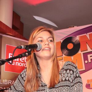 Louane en Show case 'The Voice' au Furet du Nord organise par la radio Mona fm a Lille le 29 avril 2013. Olympe, Louane et Nuno sont en quart de finale de l'emission 'The Voice 2: la plus belle voix'.