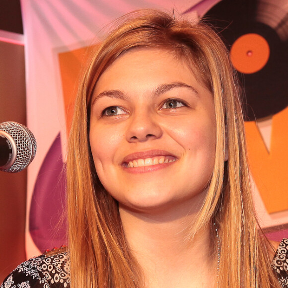 Avec près de 10 ans de carrière la chanteuse est revenue lors d'une interview sur son passé tragique dans les colonnes du Parisien fin mars. 
Louane en Show case 'The Voice' au Furet du Nord organise par la radio Mona fm a Lille le 29 avril 2013. Olympe, Louane et Nuno sont en quart de finale de l'emission 'The Voice 2: la plus belle voix'.