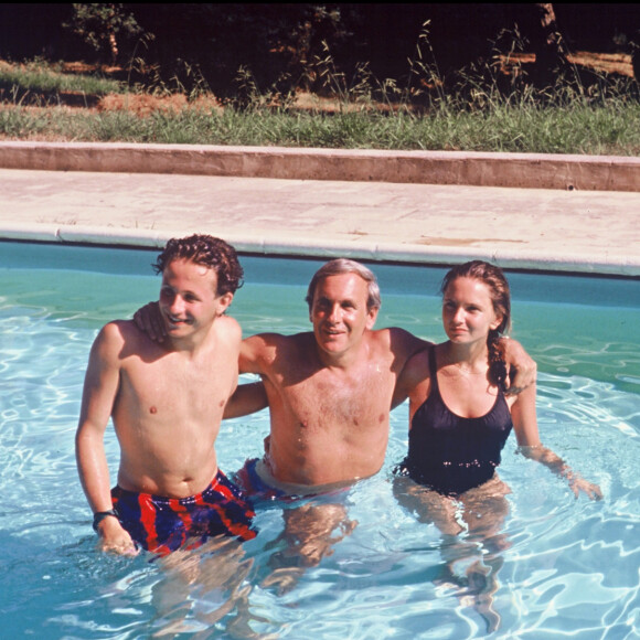 ARCHIVES - PATRICE LAFFONT AVEC SON FILS ET SA FILLE AXELLE EN RENDEZ VOUS A SAINT TROPEZ