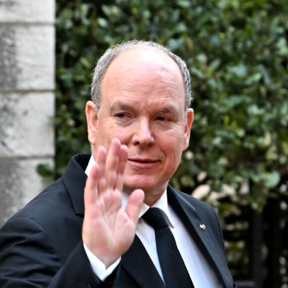 Le prince Albert II de Monaco et la princesse Charlene - Sortie de la messe en mémoire du prince Rainier III en la cathédrale de Monaco, le 5 avril 2023. © Bruno Bebert / Bestimage