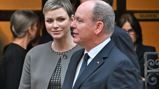 PHOTOS Albert et Charlene de Monaco : Gestes et regards tendres, la princesse chicissime pour soutenir son époux