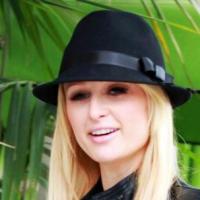 Paris Hilton : Le cocktail grunge-borsalino ? Perfecto !