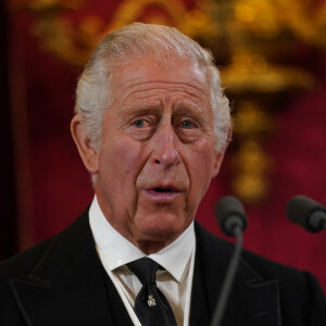 Le nouveau souverain serait en pleine hésitations selon les médias britanniques 
Le roi Charles III d'Angleterre - Personnalités lors de la cérémonie du Conseil d'Accession au palais Saint-James à Londres, pour la proclamation du roi Charles III d'Angleterre. Le 10 septembre 2022 