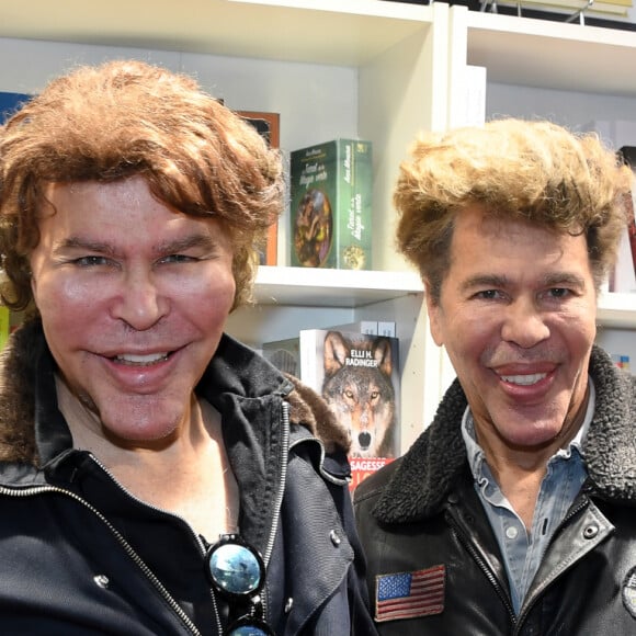 Igor et Grichka Bogdanoff au salon du Livre à la Porte de Versailles de Paris, le 17 mars 2019. © Lionel Urman/Bestimage