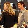 Rebecca Romijn et son mari Jerry O'Connell faisant du shopping à Beverly Hills, le 24 février 2010