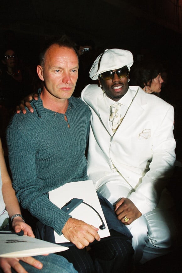 En effet, depuis sa reprise d'Every Breath You Take, P. Diddy verse 5000 dollars par jour au chanteur britannique.
Collection Gaultier 2002/2003, Paris 07/2002 Puff Daddy, Sting