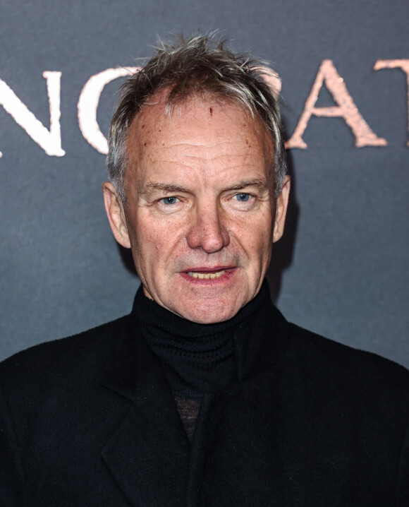 Sting voit un rappeur très connu lui verser une grosse somme d'argent tous les jours.
Sting - Première du film "Emancipation" à Londres.