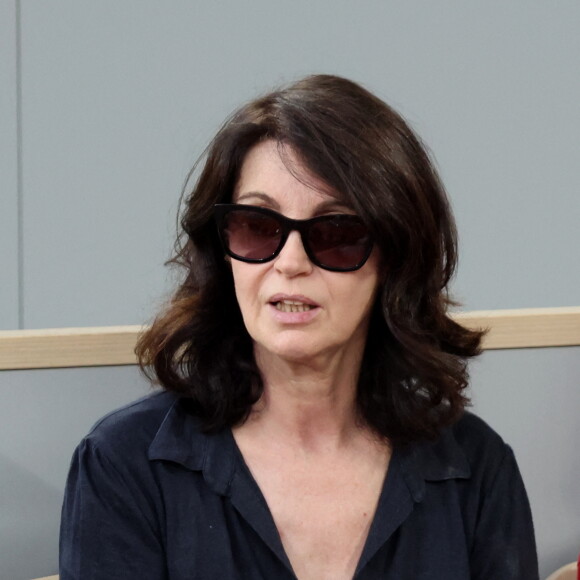 Zabou Breitman en tribune (jour 14) lors des Internationaux de France de Tennis de Roland Garros 2022 à Paris, France, le 4 juin 2022. © Dominique Jacovides/Bestimage  Celebs in the stands (Day 14) during the 2022 French Tennis Open at Roland Garros in Paris, France, on June 4, 2022. 