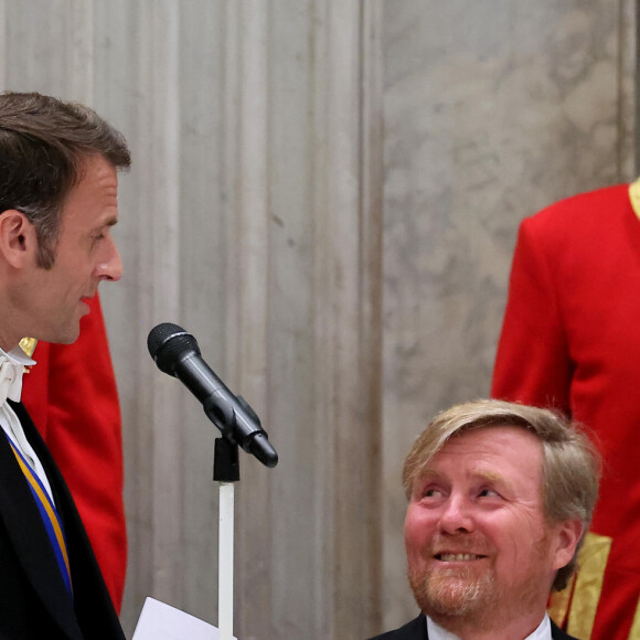 Le président Emmanuel Macron et le roi Willem Alexander des Pays-Bas au dîner d'Etat offert en l'honneur du Président de la République et de sa femme par le Roi des Pays- Bas au palais royal à Amsterdam le 11 avril 2023. © Dominique Jacovides / Bestimage 