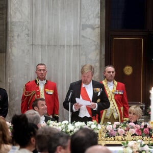 La reine Maxima, le président Emmanuel Macron, le roi Willem Alexander des Pays-Bas et Brigitte Macron au dîner d'Etat offert en l'honneur du Président de la République et de sa femme par le Roi des Pays- Bas au palais royal à Amsterdam le 11 avril 2023. © Dominique Jacovides / Bestimage 