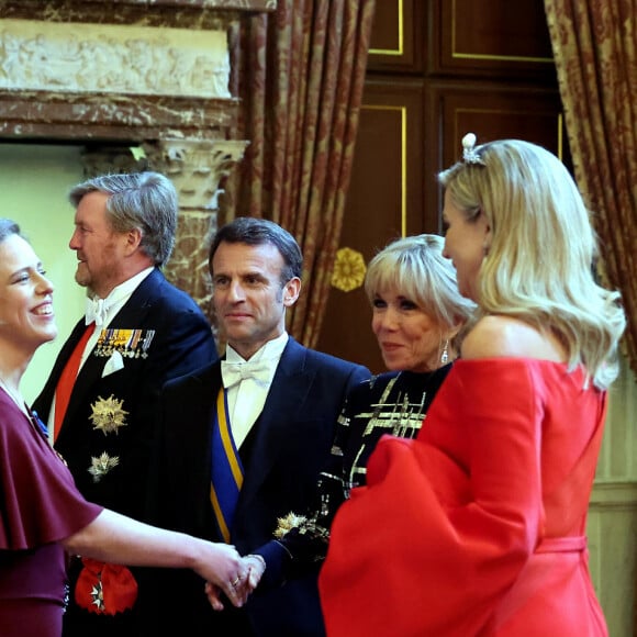 Accueil des invités au dîner détat offert par le roi Willem Alexander des Pays-Bas et la reine Maxima au président Emmanuel Macron et sa femme Brigitte au palais royal à Amsterdam le 11 avril 2023. © Dominique Jacovides / Bestimage 