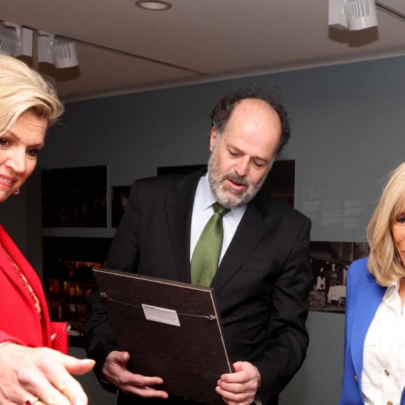 Le Première Dame française Brigitte Macron et la reine Maxima des Pays-Bas visitent la Maison d'Anne Frank dans le cadre de la visite d'État du couple présidentiel français aux Pays-Bas, Jour 2, à Amsterdam, Pays-Bas, le 12 avril 2023. © Dominique Jacovides/Bestimage 