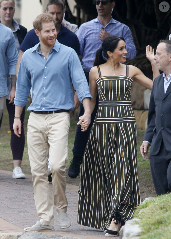 Le prince Harry, duc de Sussex, et Meghan Markle, duchesse de Sussex, enceinte, visitent la plage de Bondi Beach. Sydney, le 19 octobre 2018. 