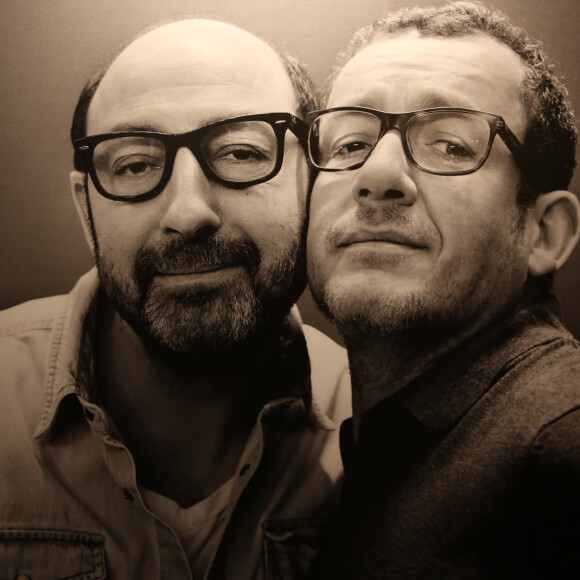 Le magazine consacre un long entretien aux deux acteurs, dans lequel ces derniers se confient comme rarement sur leur amitié.
Exclusif - Illustration (Kad Merad et Dany Boon) - Vernissage de l'exposition "Moments Suspendus" de Nikos Aliagas à l'Atlantis Hall à Boulogne-Billancourt, le 3 décembre 2014. © Denis Guignebourg / Bestimage