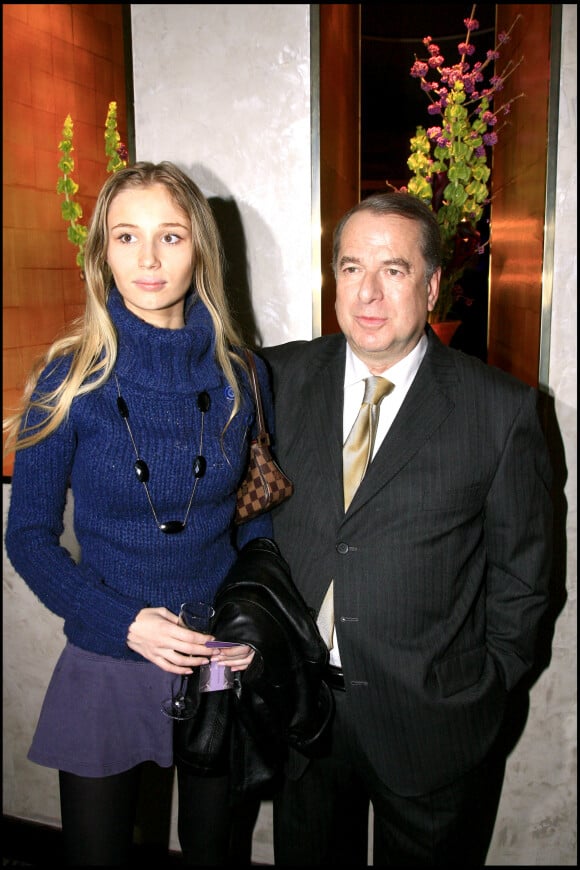 Paul-Loup Sulitzer et Eva Kowalewska - Ouverture de l'hôtel de luxe Fouquet's Barrière sur les Champs Elysées