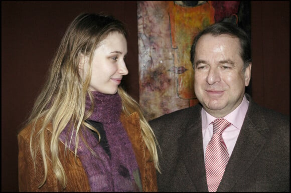 Paul-Loup Sulitzer et Eva Kowalewska - Vernissage de l'exposition du peintre Michel Loufrani à Paris